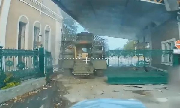 配资股网站 红军城争夺白热化，泽连斯基：战斗激烈，后勤补给艰难！俄称“乌军被围困，人员已开始投降”，乌方否认