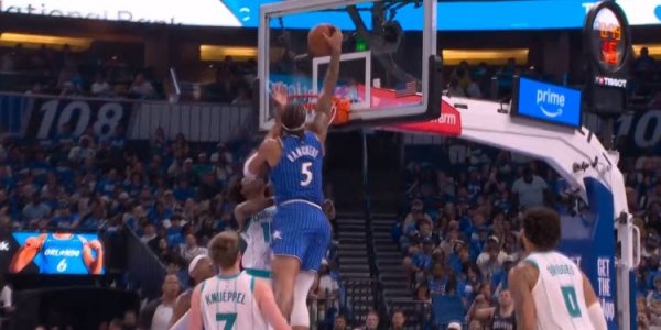 杠杆配资开户网 轻盈起飞！班凯罗中路接球 垫步滑翔隔扣迪亚巴特！